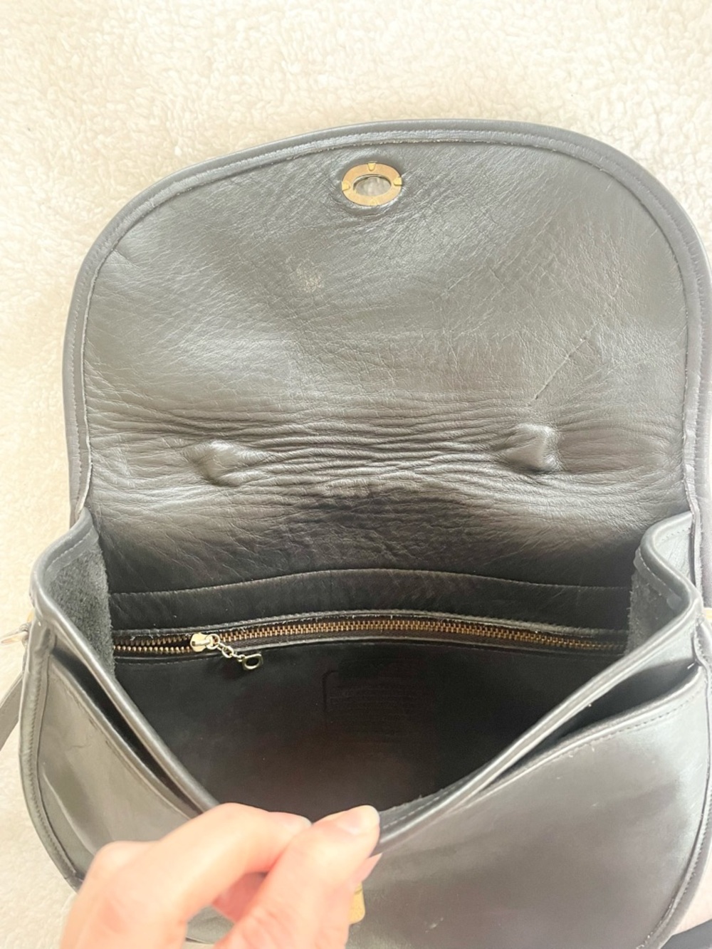 Coach Vintage Willis Turnlock Flap Black Leather Crossbody Bag - Picture 4 of 16